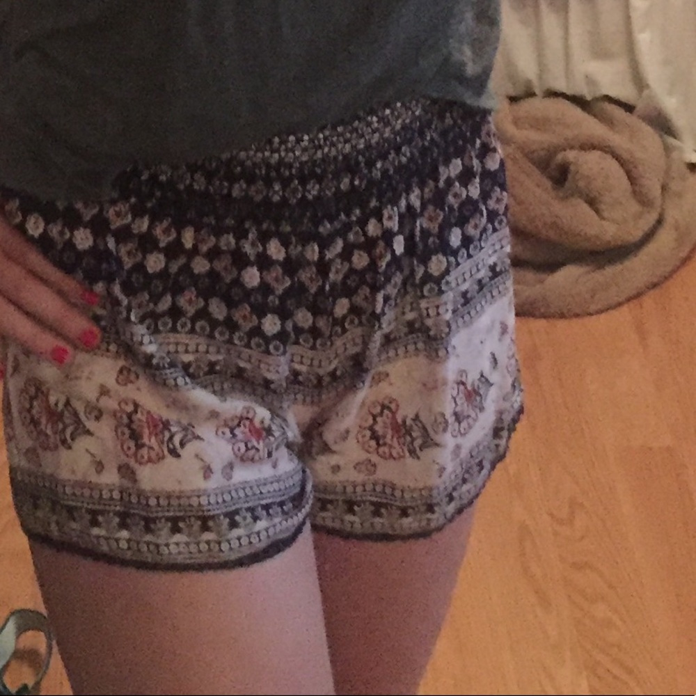 Design Lab Flowy Shorts - Picture 4 of 4